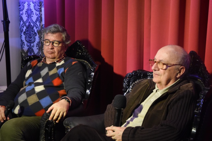 Una cria incù Christian Mondoloni in giru à un caffè 