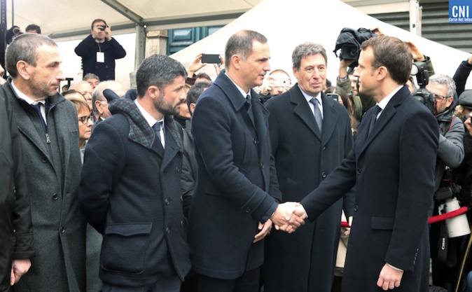 Rencontre tendue entre le président de l'Exécutif corse, Gilles Simeoni, et le président de la République, Emmanuel Macron, en février 2018 à Ajaccio. Photo M. Luccioni