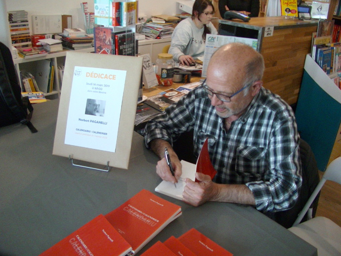 Livres : Quand des articles de journaux se transforment en poésies... Livres : Quand des articles de journaux se transforment en poésies...
