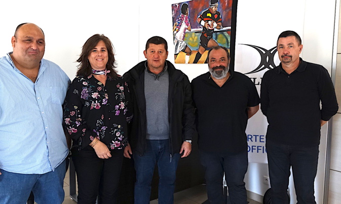 Simon-Jean Savelli (deuxième à partir de la droite) avec une partie de son comité directeur Simon-Jean Savelli (deuxième à partir de la droite) avec une partie de son comité directeur