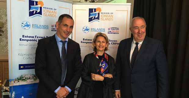Gilles Simeoni et Nanette Maupertuis avec Rui Bettencourt, secrétaire régional à la présidence pour les relations extérieures du gouvernement autonome des Açores.