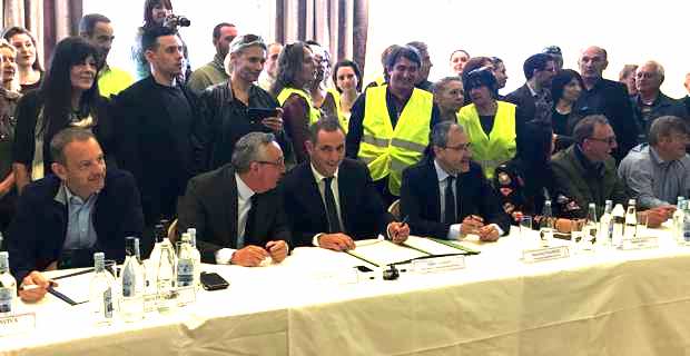 La signature de la Charte garantissant les prix dans les salons de la Collectivité de Corse avec tous les acteurs concernés.