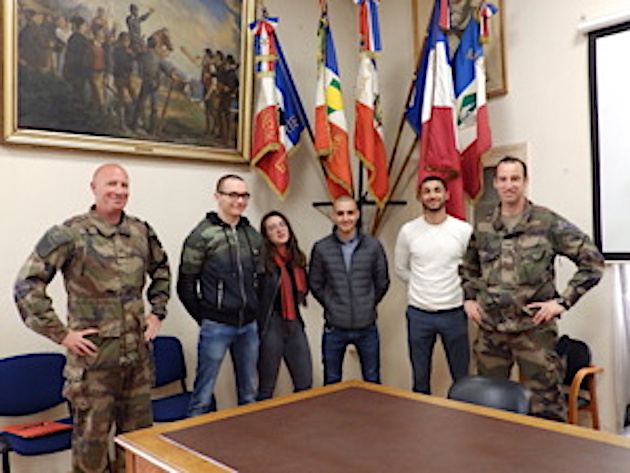 Armée : 5 nouvelles recrues signent leur contrat à Ajaccio 