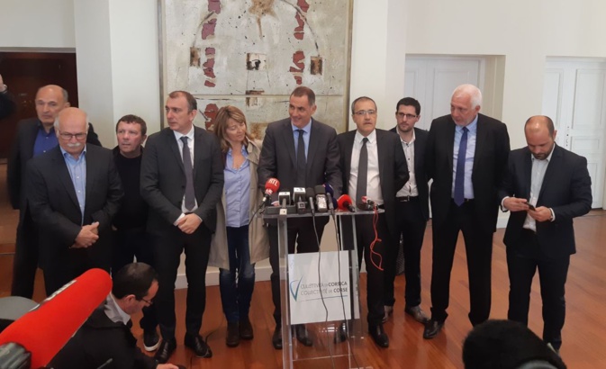 Les présidents Simeoni et Talamoni invitent Emmanuel Macron à échanger avec eux à l'assemblée de Corse Les présidents Simeoni et Talamoni invitent Emmanuel Macron à échanger avec eux à l'assemblée de Corse