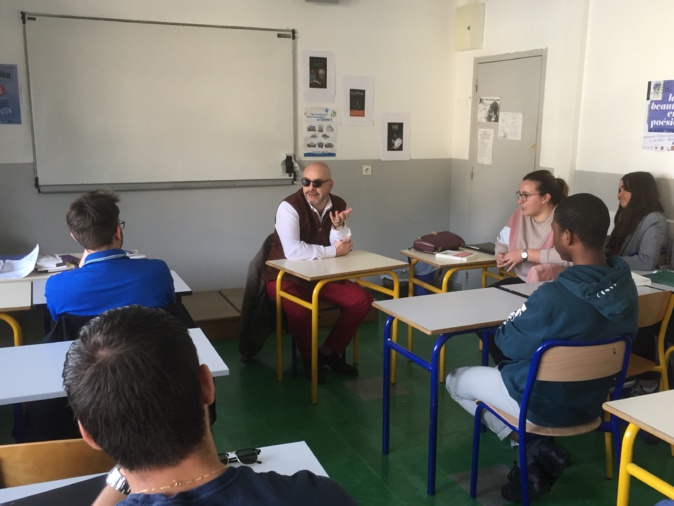 Un atelier d'écriture avec l’écrivain Eric Poindron au Lycée Vincensini de Bastia Un atelier d'écriture avec l’écrivain Eric Poindron au Lycée Vincensini de Bastia