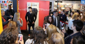 Selfies et dédicaces avec Kev Adams à la Fnac d'Ajaccio Selfies et dédicaces avec Kev Adams à la Fnac d'Ajaccio