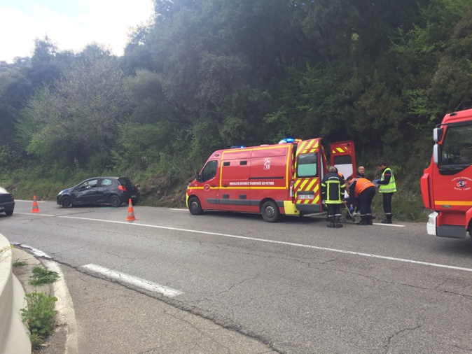 Voiture sur le toit à Barchetta : Un blessé léger Voiture sur le toit à Barchetta : Un blessé léger