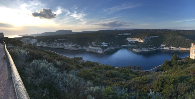 La photo du jour : Au-dessus du goulet de Bonifacio La photo du jour : Au-dessus du goulet de Bonifacio