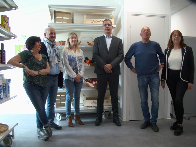 Pierre Savelli, maire de Bastia, et les responsables du CCAS ont présenté mercredi l'Epicerie Educative