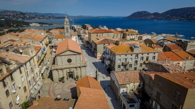 Porto-Vecchio célèbre la victoire du 8 mai Porto-Vecchio célèbre la victoire du 8 mai
