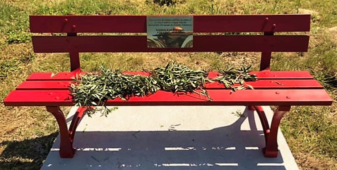 Un banc de couleur roouge comme symbole de la violence faite aux femmes/Photo Ville d'Ajaccio Un banc de couleur roouge comme symbole de la violence faite aux femmes/Photo Ville d'Ajaccio