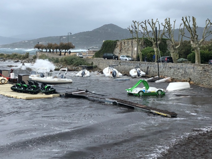 Les engins de jet Loc ont été emportés Les engins de jet Loc ont été emportés