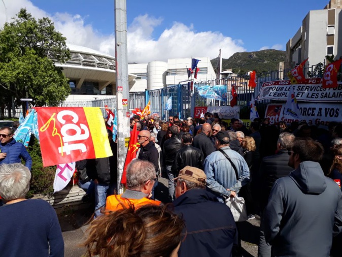 Fonction publique en grève : plusieurs centaines de fonctionnaires dans la rue à Bastia Fonction publique en grève : plusieurs centaines de fonctionnaires dans la rue à Bastia