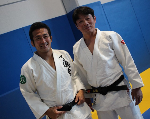 Hiroyuki Akimoto (à gaucvhe) et Eiji Kikuchi