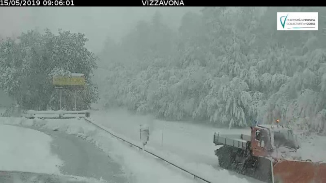 Neige en mai : Le col de Vizzavona fermé Neige en mai : Le col de Vizzavona fermé