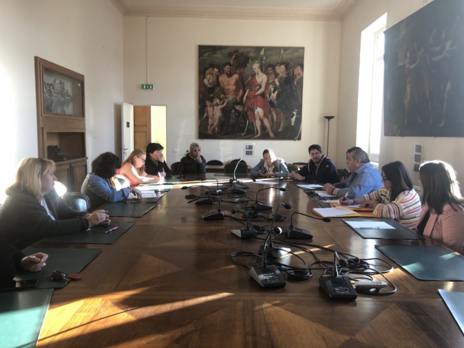 Réunion d'information et nouveau bureau pour l'union des commerçants de Calvi Réunion d'information et nouveau bureau pour l'union des commerçants de Calvi