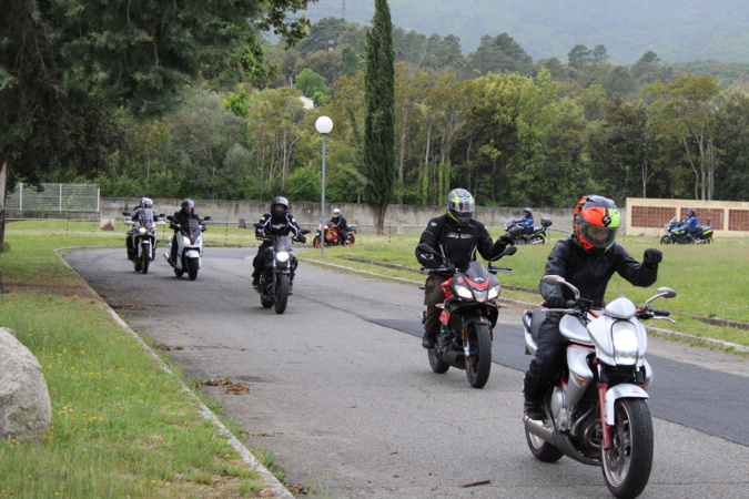 Corte : Les bonnes techniques pour piloter une moto en sécurité Corte : Les bonnes techniques pour piloter une moto en sécurité