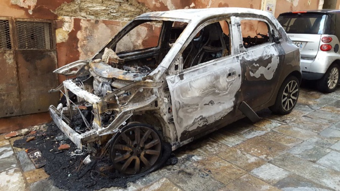 Bastia : Encore une voiture détruite par un incendie