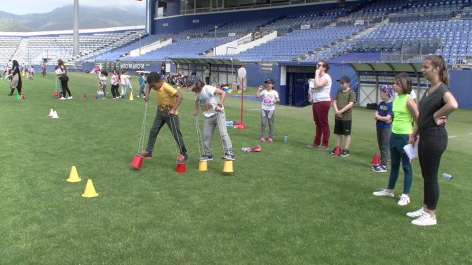 Furiani : 800 élèves sur la pelouse du stade Armand-Cesari Furiani : 800 élèves sur la pelouse du stade Armand-Cesari