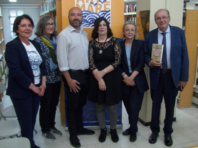 Xavier Mauduit et Corinne Ergasse entourés des organisateurs de la conférence Xavier Mauduit et Corinne Ergasse entourés des organisateurs de la conférence