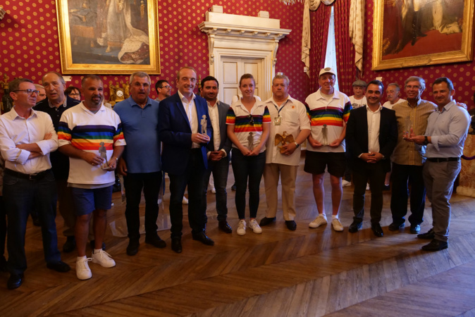 Accueil impérial pour la pétanque et ses Champions du monde à Ajaccio Accueil impérial pour la pétanque et ses Champions du monde à Ajaccio