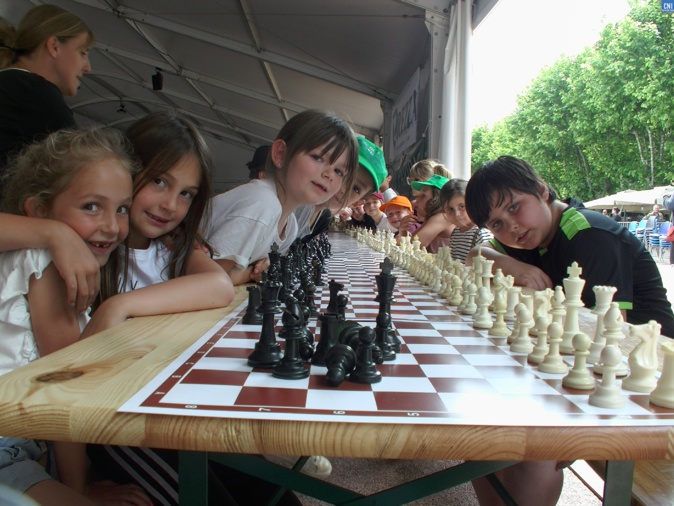 Echecs : 3 500 scolaires sur la place Saint Nicolas Echecs : 3 500 scolaires sur la place Saint Nicolas