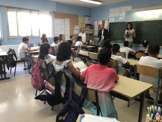 "Un livre pour les vacances" : Les fables de La Fontaine offertes à tous les élèves de CM2 "Un livre pour les vacances" : Les fables de La Fontaine offertes à tous les élèves de CM2