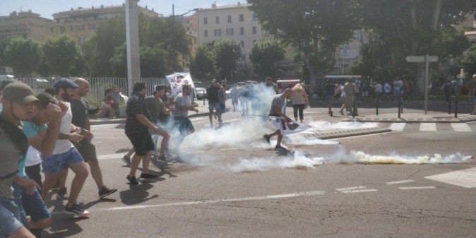 Conflit à La Méridionale : affrontements entre les grévistes et les forces de l’ordre à Ajaccio Conflit à La Méridionale : affrontements entre les grévistes et les forces de l’ordre à Ajaccio