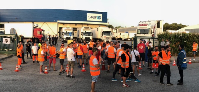 Conflit à la Méridionale : Les grévistes bloquent le dépôt du groupe STEF à Vitrolles Conflit à la Méridionale : Les grévistes bloquent le dépôt du groupe STEF à Vitrolles