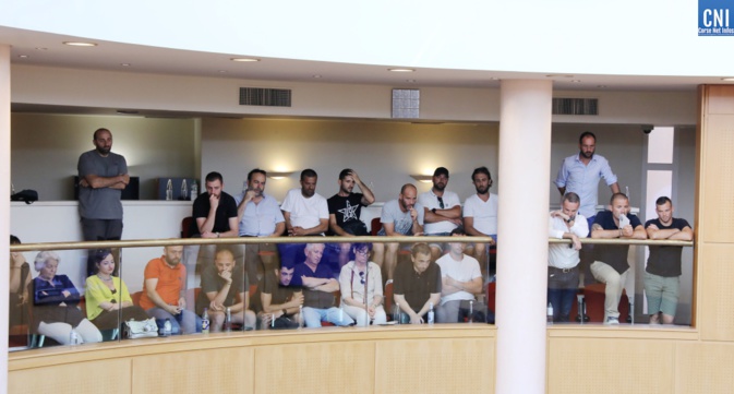 les marins de la Méridionale dans les travées du public. Photo Michel Luccioni. les marins de la Méridionale dans les travées du public. Photo Michel Luccioni.