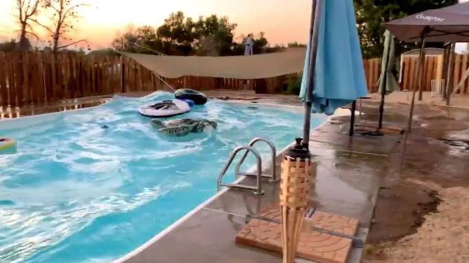 Séisme : piscine mouvante en Californie Séisme : piscine mouvante en Californie
