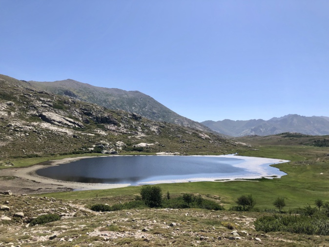 Le lac de Nino. Photo Antoine Thierry Le lac de Nino. Photo Antoine Thierry
