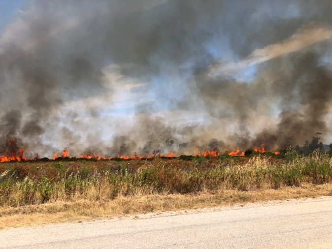 Des habitations menacées par les flammes route de Calenzana Des habitations menacées par les flammes route de Calenzana