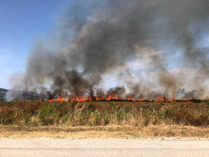 Des habitations menacées par les flammes route de Calenzana Des habitations menacées par les flammes route de Calenzana