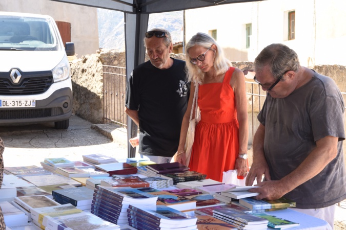 De nombreux amateurs séduits par la "Place aux livres" de Belgudè De nombreux amateurs séduits par la "Place aux livres" de Belgudè