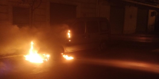 Ajaccio : des individus incendient un véhicule et s’enfuient Ajaccio : des individus incendient un véhicule et s’enfuient