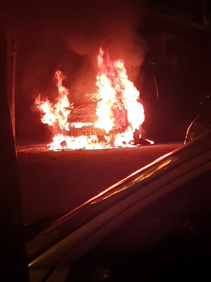 Ajaccio : des individus incendient un véhicule et s’enfuient  