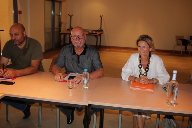Jean Dominici (au centre) entouré de "Nanette" Maupertuis, présidente de l'ATC et de Lionel Mortini, président de l'ODARC et de la Communauté de Communes Ile-Rousse-Balagne
