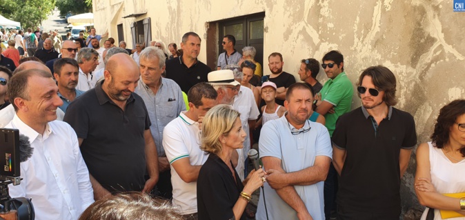 Aregnu mette in ballu l'Amandula corsa Aregnu mette in ballu l'Amandula corsa