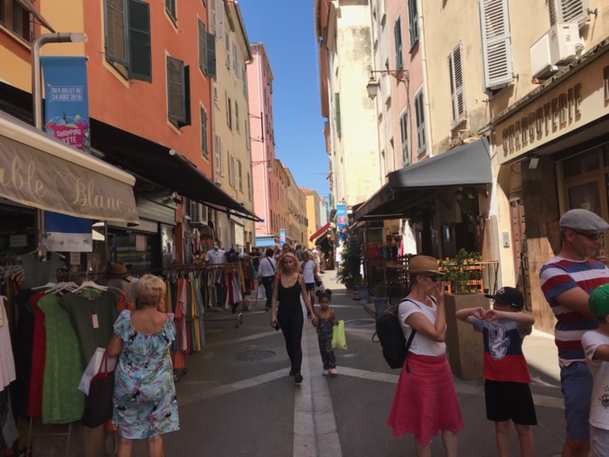 Soldes d’été : bilan mitigé en centre ville à Ajaccio Soldes d’été : bilan mitigé en centre ville à Ajaccio