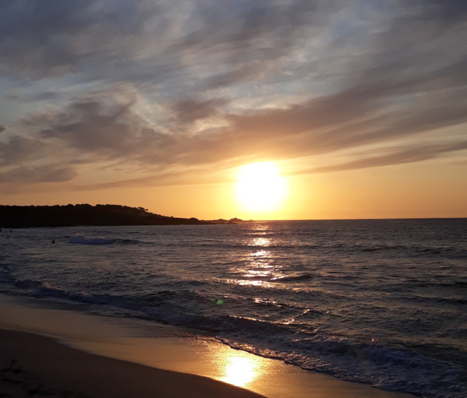 Coucher de Soleil à Bodri. (Maurizio-Como Minoretti) Coucher de Soleil à Bodri. (Maurizio-Como Minoretti)