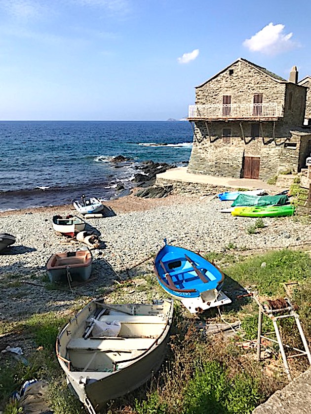 La photo du jour : le port de la marine de scalo à Pinu