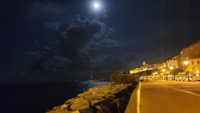 La photo du jour : A luna splende sopra Bastia