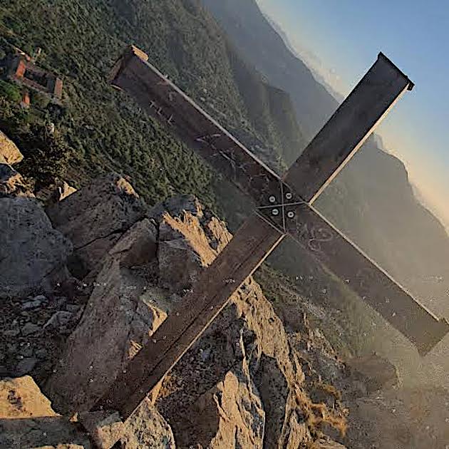 La photo du jour : la croix du monte  Sant'Angelu de Corbara