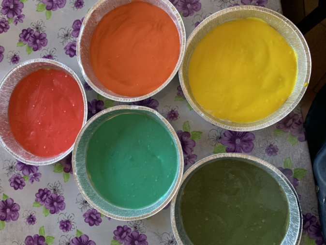 A table : Le rainbow cake (fait maison !!) A table : Le rainbow cake (fait maison !!)