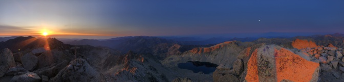 La photo du jour : lever du Soleil vu du sommet du Rotondu