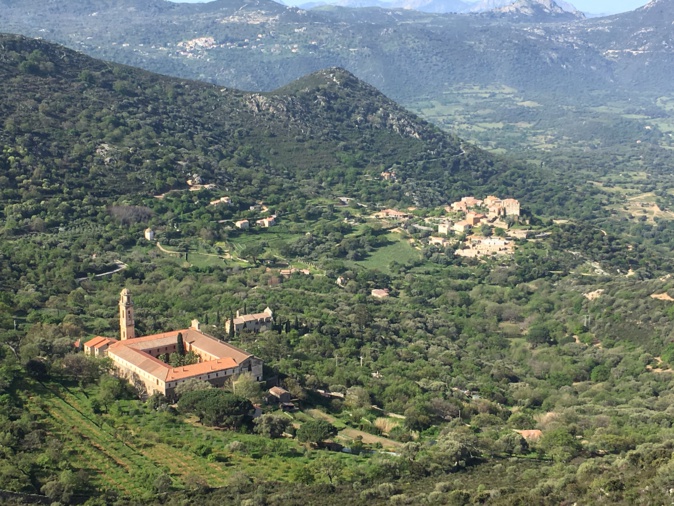 Couvent de Curbara : bail emphytéotique renouvelé pour 30 ans entre la mairie et le diocèse d'Aiacciu Couvent de Curbara : bail emphytéotique renouvelé pour 30 ans entre la mairie et le diocèse d'Aiacciu