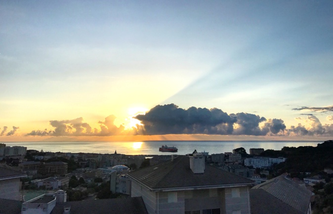 La photo du jour : Bastia au lever du jour