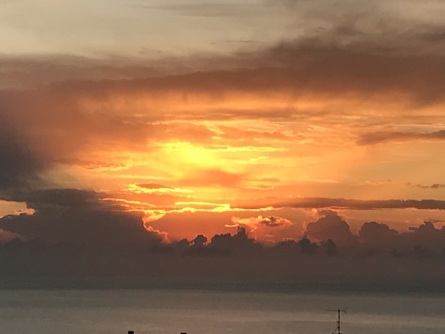 Photo Charlotte Diana - Un ciel en feu à 7h20 sur les hauteurs de Toga