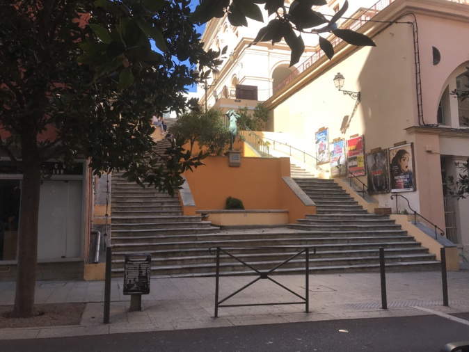 Bombages à Bastia : Core in Fronte, le PNC et A Manca condamnent "ce jeu dangereux" Bombages à Bastia : Core in Fronte, le PNC et A Manca condamnent "ce jeu dangereux"